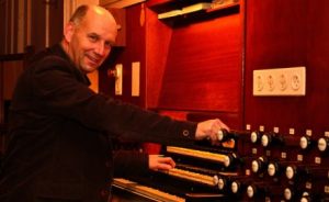 Gereformeerde kerk van Arnemuiden met organist Evert van de Veen