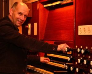 Gereformeerde kerk van Arnemuiden met organist Evert van de Veen