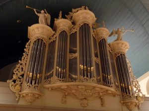 Grote kerk van Sliedrecht met organist Jan Dekker