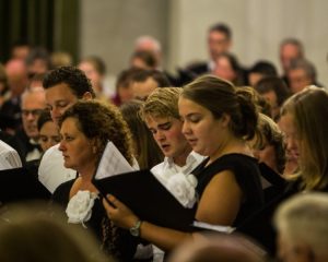 Grote kerk te Gorinchem met jongerenkoor Lois