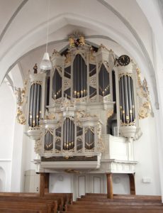 Jos van der Kooy geeft orgelconcert in de Oude kerk van Barneveld