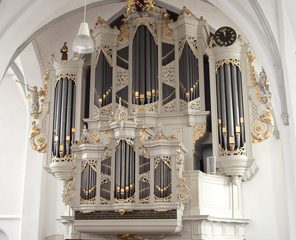 Jos van der Kooy geeft orgelconcert in de Oude kerk van Barneveld