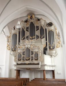 Rien Donkersloot geeft orgelconcert in de Oude kerk van Barneveld