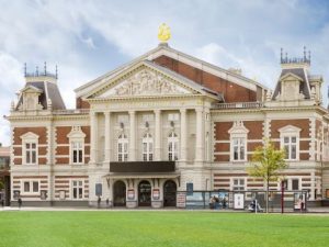 Concertgebouw Amsterdam kerstavonddienst met muziek en het kerstverhaal